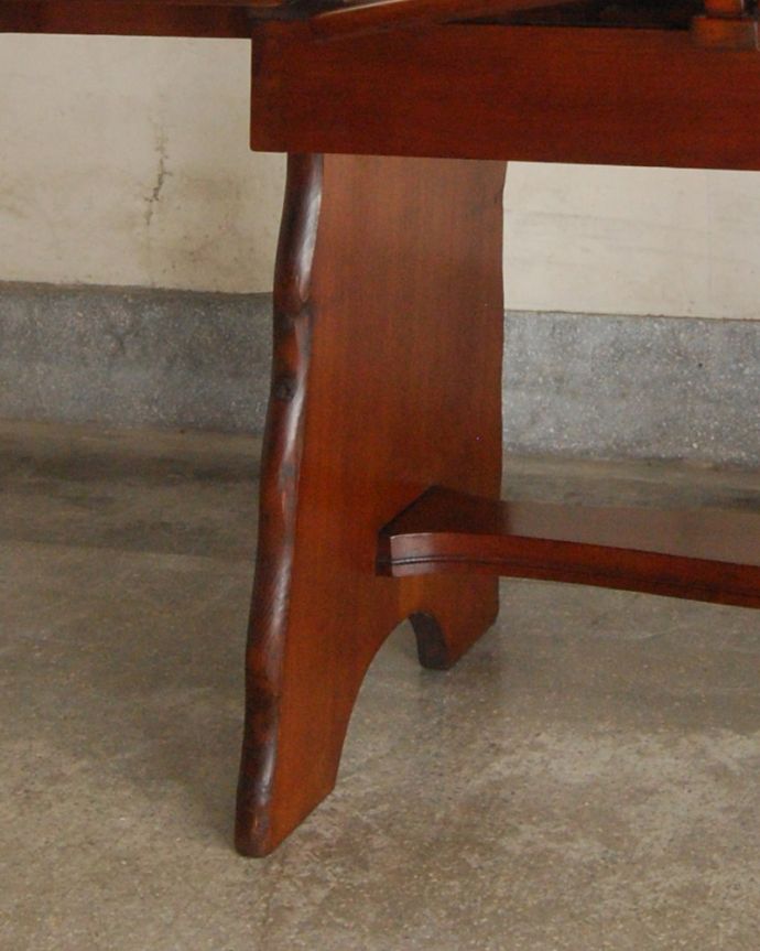 ロイドテーブル　アンティーク家具　イギリスアンティーク家具、伸張式のダイニングテーブル(ポップアップテーブル)。しっかり支えるのでご安心ください。(q-770-f)