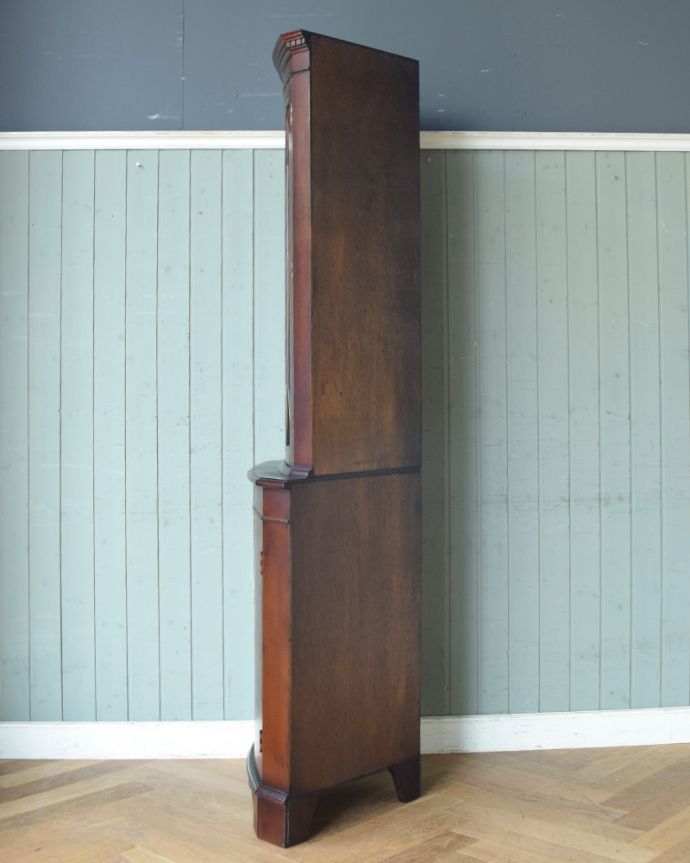 アンティークのキャビネット　アンティーク家具　素敵な英国のアンティーク家具、ウォルナット材のコーナーキャビネット（食器棚）。丈夫に作られているので、長くお使いいただけます。(q-773-f)