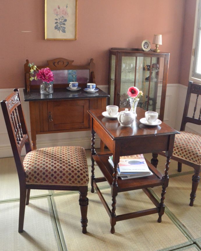ロイドテーブル　アンティーク家具　美しいアンティーク家具、イギリスから届いたオケージョナルテーブル。畳の上に置くと素敵な大正ロマンの雰囲気です。(q-805-f-1)