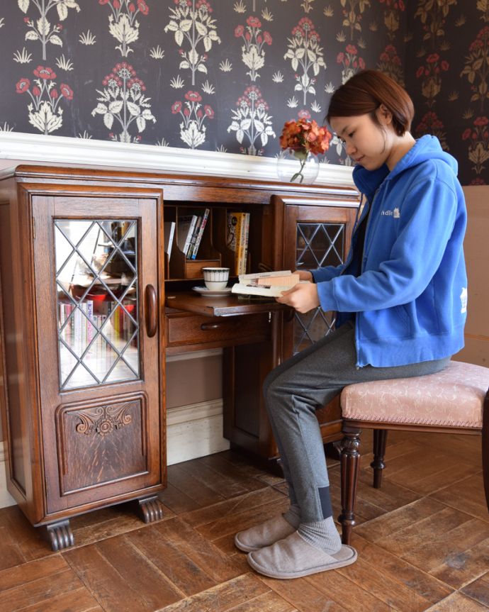 ビューロー　アンティーク家具　英国ならではのアンティーク家具、サイドバイサイド（本棚＆デスク）。ビューロー機能は椅子を持ってくるだけでちょっとしたデスクにもなります。(q-845-f)