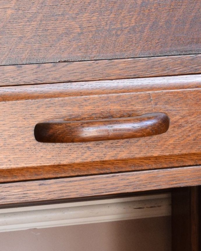 ビューロー　アンティーク家具　英国ならではのアンティーク家具、サイドバイサイド（本棚＆デスク）。引き出しとガラス扉は、木製のハンドルタイプ。(q-845-f)