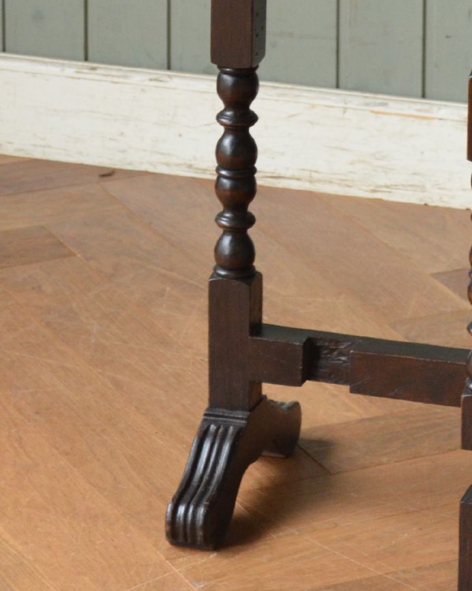 アンティークのテーブル　アンティーク家具　英国輸入の家具、折りたためるアンティークフォールディングテーブル。きちんとお直ししていますので、しっかりとした安定感があります。(q-852-f)