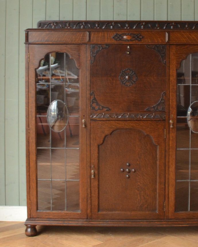 ビューロー　アンティーク家具　美しいガラス扉のサイドバイサイド、イギリスのアンティーク家具。アンティークらしいガラス扉の美しさ見た目はガラス扉のキャビネット。(q-861-f)