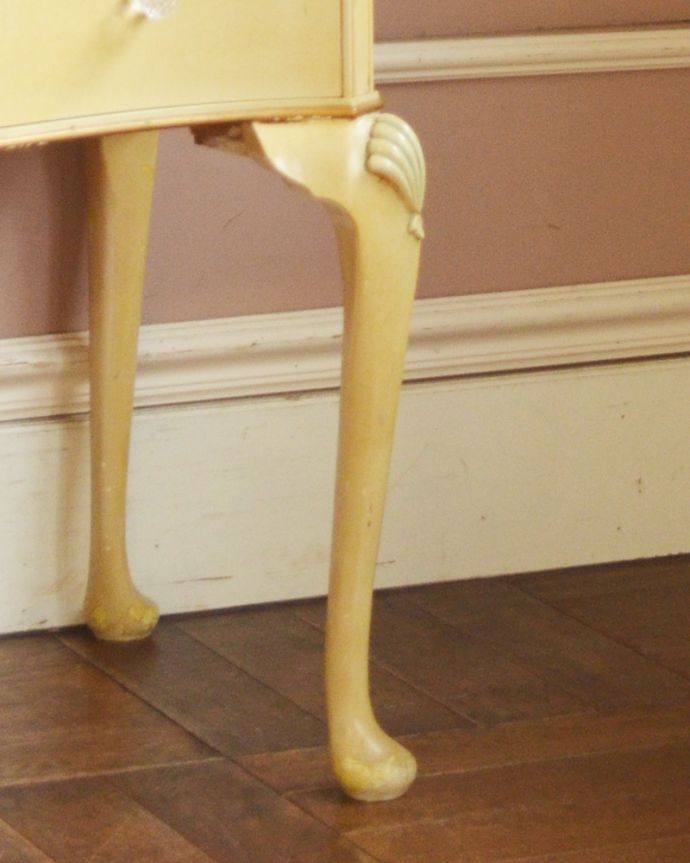 アンティークのドレッサー　アンティーク家具　ブーケを描いたドレッシングテーブル（鏡台）、アンティークのフレンチインテリア。華奢で女性らしい猫脚が外国風の雰囲気を作ってくれます。(q-902-f)