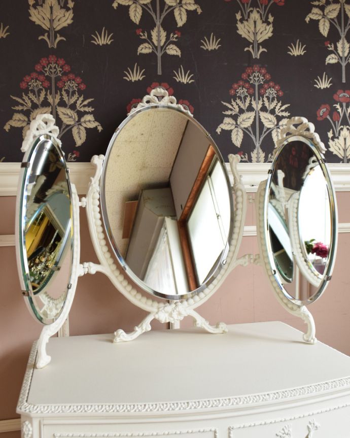 アンティークのドレッサー　アンティーク家具　三面鏡が付いたドレッシングチェスト、フランスのアンティーク家具。置き型タイプの３面鏡なので、鏡だけ別の場所で使用することも可能です。(q-911-f)