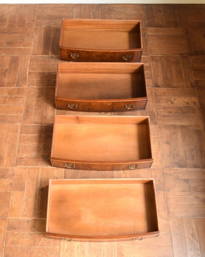アンティークのチェスト　アンティーク家具　重厚感のあるオシャレなチェスト、イギリス輸入のアンティーク家具。引き出しは手前が１段目です。(q-913-f)