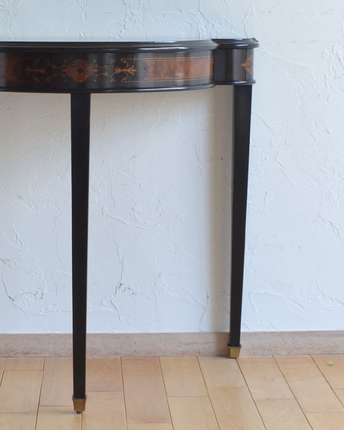 アンティークのテーブル　アンティーク家具　英国のアンティーク家具、上品なコンソールテーブル。脚が細いので、シルエットがとても素敵なんです。(q-920-f)