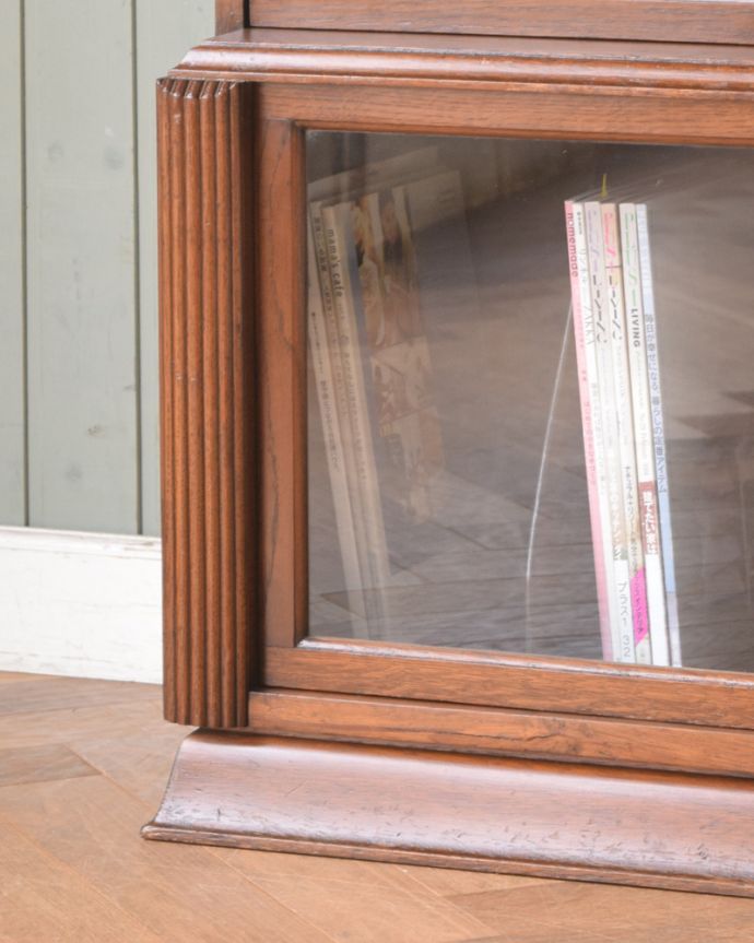美しい英国アンティーク家具、フラップ扉のブックケース（ガラスキャビネット）