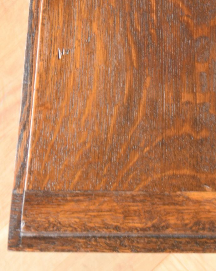 ビューロー　アンティーク家具　英国紳士お好みの重厚感あるデザイン、オーク材のアンティークライティングビューロー。デスクは、オーク材の美しい木目が感じられます。(q-948-f)