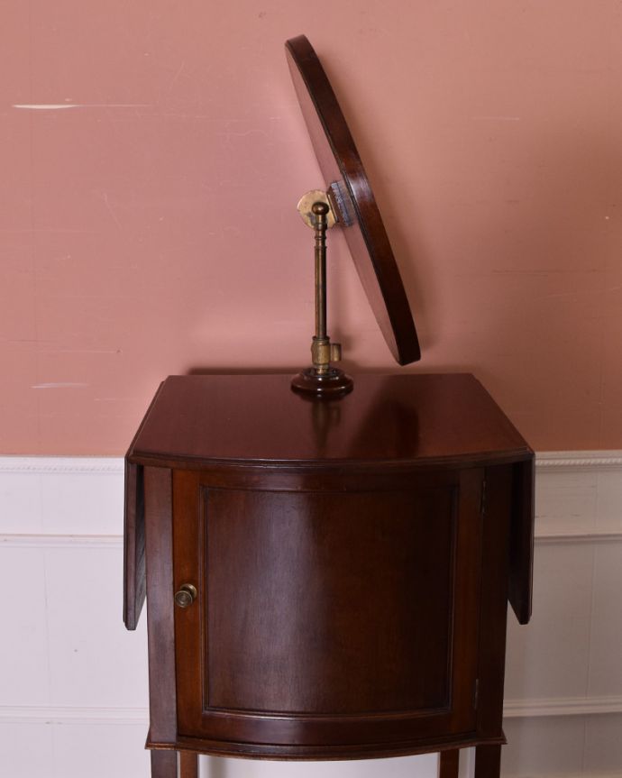 アンティークのドレッサー　アンティーク家具　英国紳士のシェービングスタンド、ミラー付きの美しいアンティーク家具（マホガニー材）。ミラーは角度も変えられます。(q-974-f)