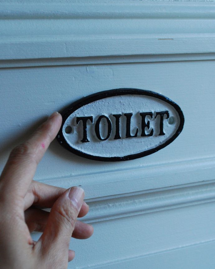 洗面・トイレ　住宅用パーツ　アイアンのサインプレート　トイレットプレート(ビスセット)。厚みがあって可愛いプレートです。(sa-058)