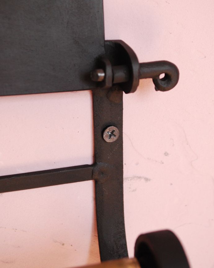 洗面・トイレ　住宅用パーツ　真鍮製のペーパーホルダー （ブラックブラス）。固定するためのネジがついてます。(sa-214)