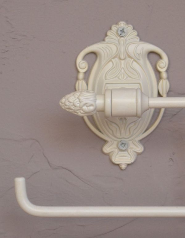 洗面・トイレ　住宅用パーツ　ヨーロピアン調の真鍮製ペーパーホルダー（アンティークホワイト）。ヨーロピアンデザインがトイレを素敵に演出してくれます。(sa-230)