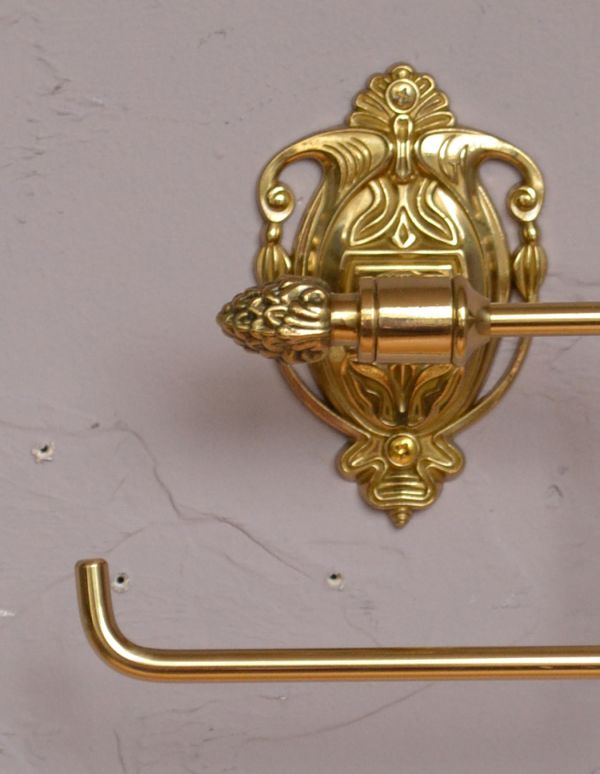 洗面・トイレ　住宅用パーツ　ヨーロピアン調の真鍮製ペーパーホルダー（ゴールド）。ヨーロピアンデザインがトイレを素敵に演出してくれます。(sa-246)