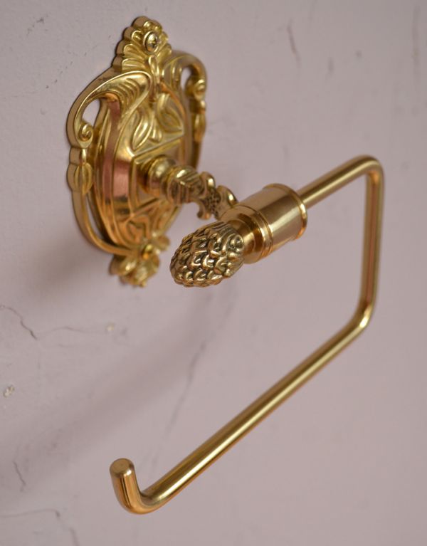 洗面・トイレ　住宅用パーツ　ヨーロピアン調の真鍮製ペーパーホルダー（ゴールド）。ベーパーだけでなく、タオル掛けとしても使えます。(sa-246)