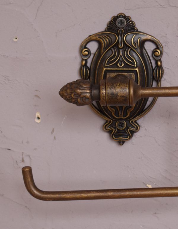 洗面・トイレ　住宅用パーツ　ヨーロピアン調の真鍮製ペーパーホルダー（アンティーク色）。ヨーロピアンデザインがトイレを素敵に演出してくれます。(sa-247)