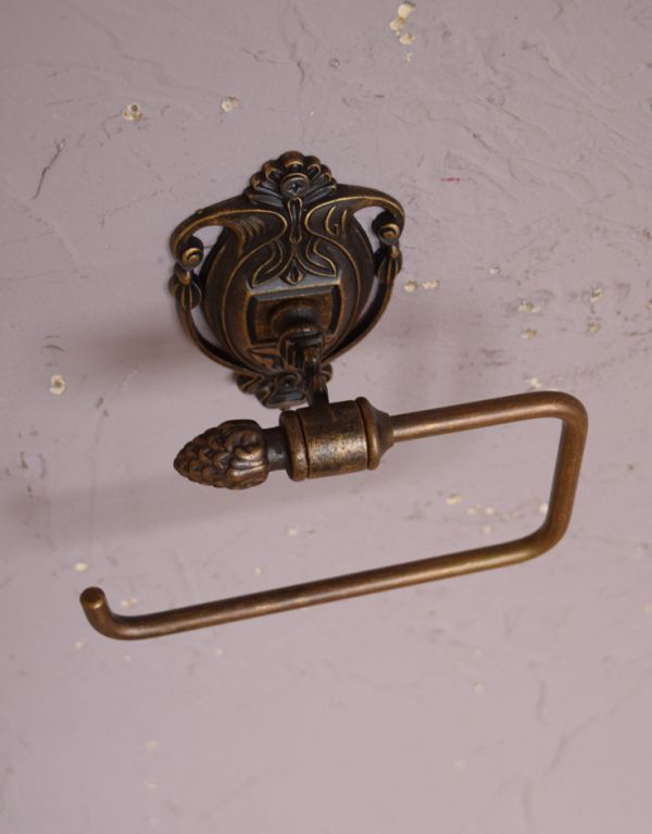 洗面・トイレ　住宅用パーツ　ヨーロピアン調の真鍮製ペーパーホルダー（アンティーク色）。ぺーパーだけでなく、タオル掛けとしても使えます。(sa-247)