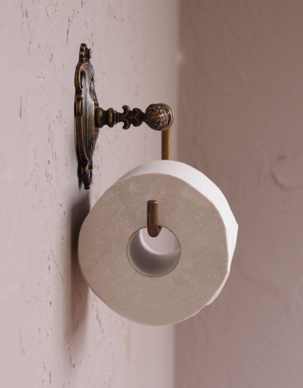 洗面・トイレ　住宅用パーツ　ヨーロピアン調の真鍮製ペーパーホルダー（アンティーク色）。まるで本物のアンティークのようなデザインです。(sa-247)