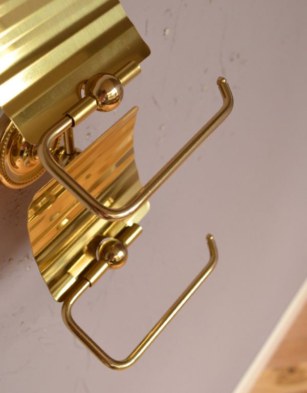 洗面・トイレ　住宅用パーツ　真鍮ペーパーホルダーツイン（ゴールド）。トイレットペーパーが通しやすく落ちにくいデザインになっています。(sa-249)