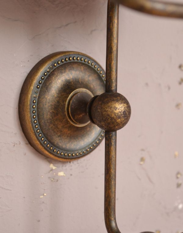 洗面・トイレ　住宅用パーツ　真鍮ペーパーホルダーツイン（アンティーク色）。ドットの装飾がポイントになっています。(sa-251)
