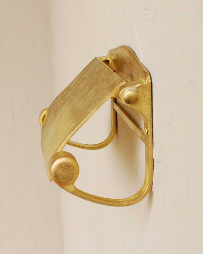 洗面・トイレ　住宅用パーツ　真鍮製のペーパーホルダー（ゴールド・ビス付き）。横から見てもお洒落なデザインです。(sa-257)