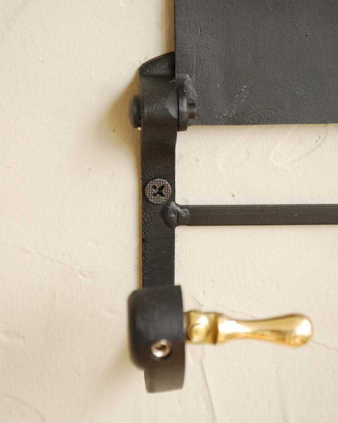 洗面・トイレ　住宅用パーツ　真鍮製のペーパーホルダー（ブラックブラス・ビス付き）。壁にビスで固定してお使いください。(sa-258)