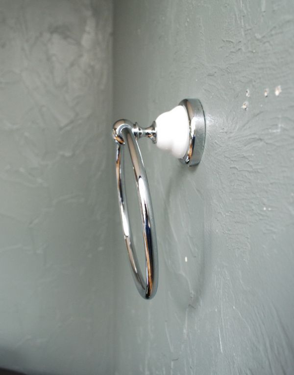 タオルハンガー・リング　住宅用パーツ　陶器×真鍮タオルリング （シルバー）。横から見るとこんな感じです。(sa-419)