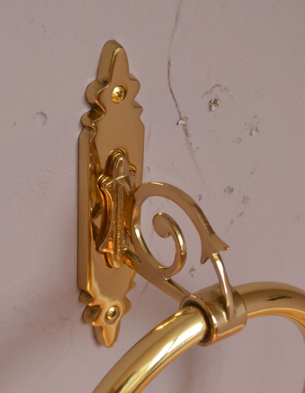 洗面・トイレ　住宅用パーツ　クラシックシリーズ真鍮製タオルリング（ゴールド）。つけた瞬間そこはまるで高級ホテルのようなサニタリールームの出来上がりです。(sa-423)
