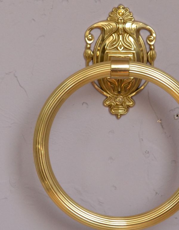 洗面・トイレ　住宅用パーツ　ヨーロピアン調の真鍮製タオルリング（ゴールド）。ヨーロピアンデザインが壁を華やかに演出してくれます。(sa-426)