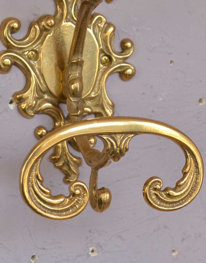 ダブルフック　インテリア雑貨　イタリア製の優美な真鍮コートフック。何を掛けても絵になる美しさです。(sa-428)
