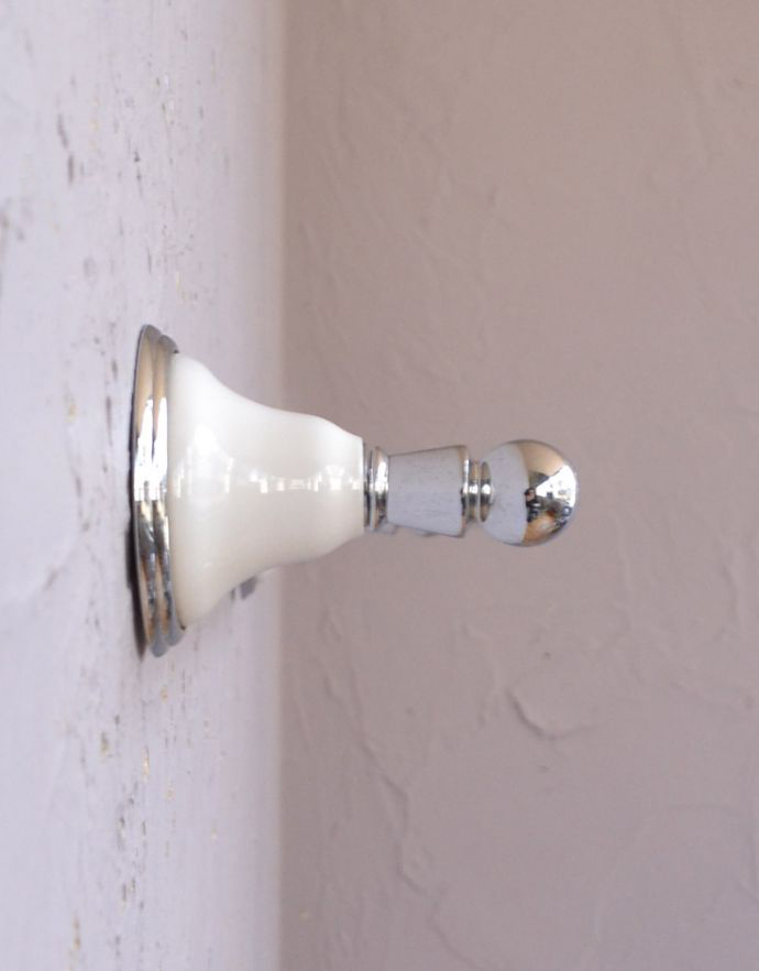 洗面・トイレ　住宅用パーツ　陶器×真鍮タオルバー。真鍮と陶器との組み合わせが、上質でハイセンスなイメージ。(sa-429)