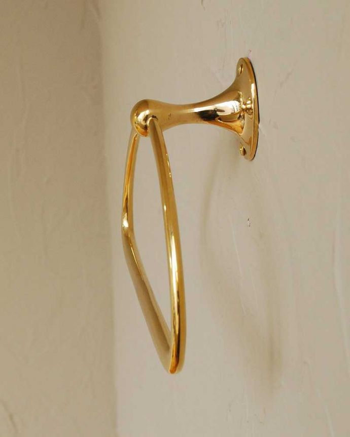 洗面・トイレ　住宅用パーツ　真鍮製のタオルリング（ゴールド・ビス付き）。横から見るとこんな感じです。(sa-431)