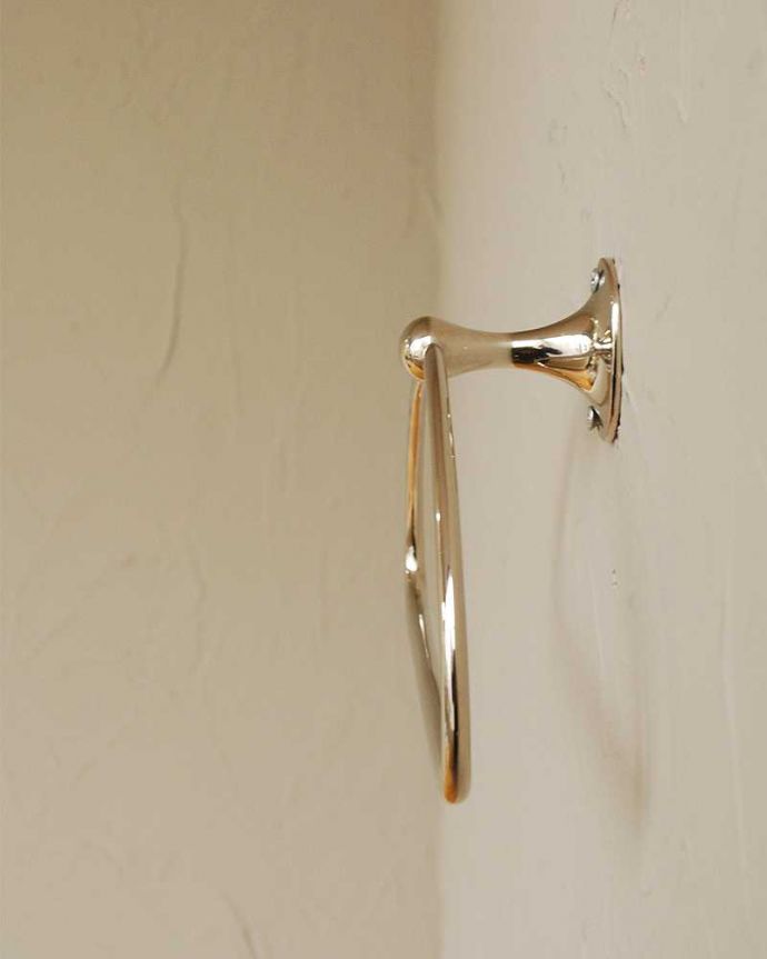 洗面・トイレ　住宅用パーツ　真鍮製のタオルリング（シルバー・ビス付き）。壁にビスで固定してお使いください。(sa-433)
