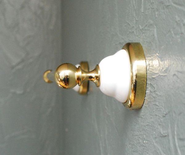 洗面・トイレ　住宅用パーツ　陶器×真鍮タオルバー （ゴールド）。ワンランク上のパウダールームを演出してくれます。(sa-612)