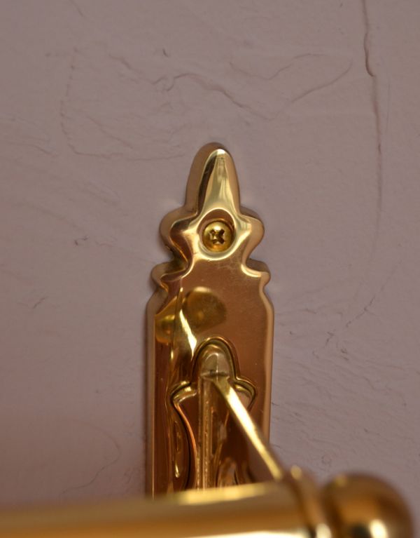 洗面・トイレ　住宅用パーツ　クラシックシリーズ真鍮製タオルバー（ゴールド）。全部で4ヵ所ビス穴が開いています。(sa-618)