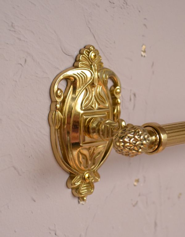 洗面・トイレ　住宅用パーツ　ヨーロピアン調の真鍮製タオルバー（ゴールド）。ヨーロピアンデザインが壁を華やかに演出してくれます。(sa-624)