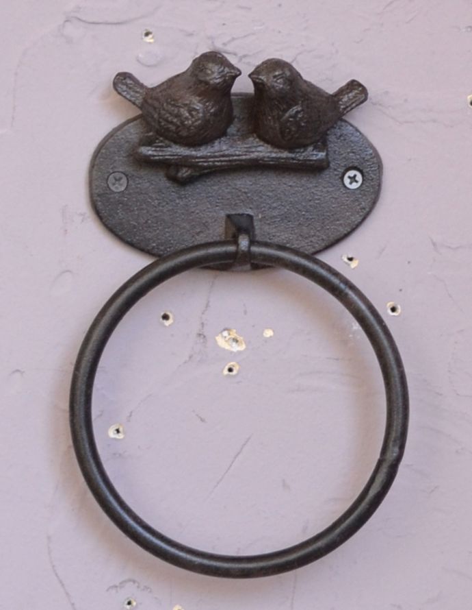 タオルハンガー・リング　住宅用パーツ　鳥のモチーフが付いたオシャレなアンティーク風タオルリング（ブラック）。アンティーク風に加工を施したタオルリング。(sa-637)