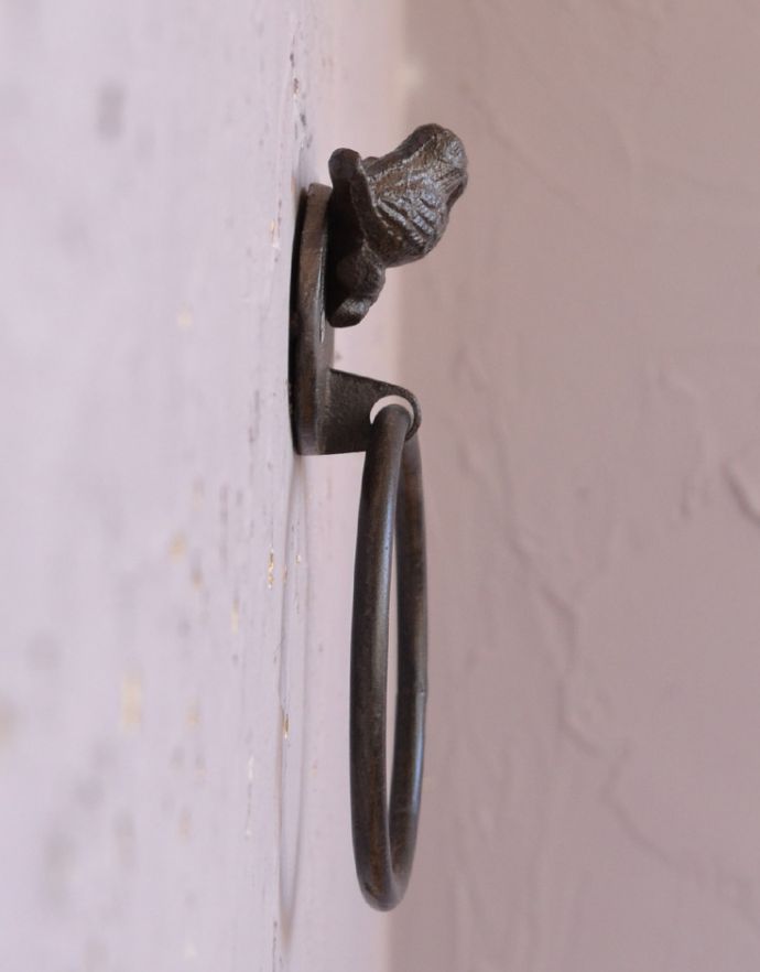 タオルハンガー・リング　住宅用パーツ　鳥のモチーフが付いたオシャレなアンティーク風タオルリング（ブラック）。装飾がついていても、こんなにもスマート。(sa-637)