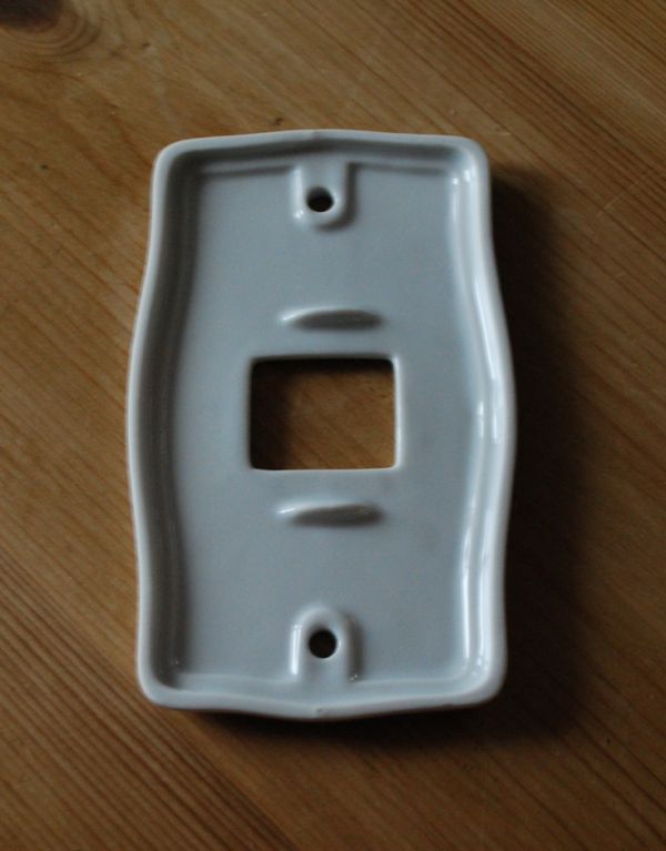 スイッチ・スイッチカバー　住宅用パーツ　陶器製スイッチプレート/ホワイト（シングルタイプ）電気スイッチ。※ワイドスイッチには対応していません。(sc-18-a)