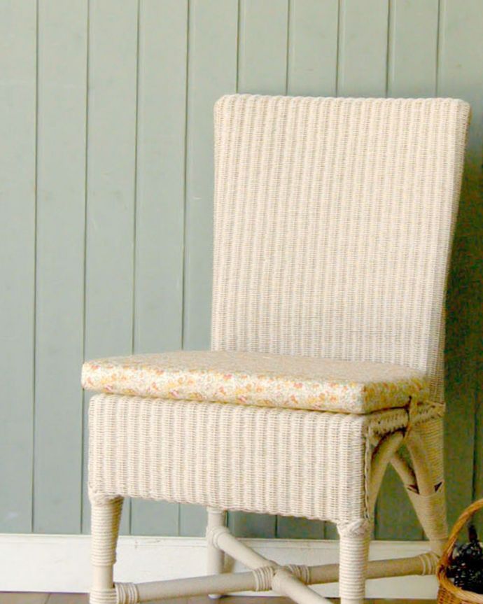 Handleオリジナル　アンティーク風　ロイドルームの椅子、8色から選べるHandleオリジナルのロイドルームチェア(Morning)。丈夫さも魅力です籐の家具のようなしなやかさと美しさを持ちながら、湿気に強く、ささくれやきしみ、反りなどによる変形がないロイドルームは、100年経っても実用的に使える丈夫さも魅力です。(hol-01)