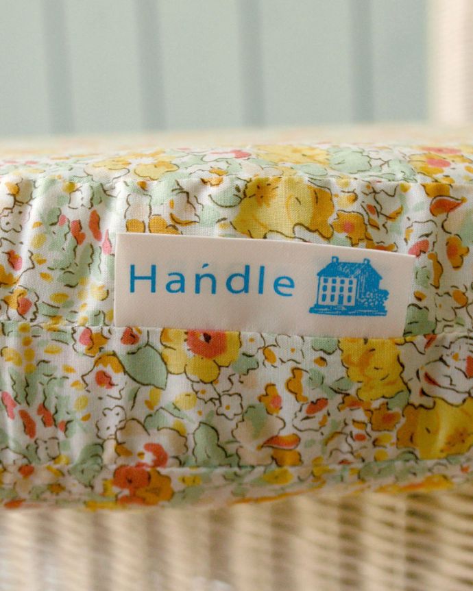 Handleオリジナル　アンティーク風　ロイドルームの椅子、8色から選べるHandleオリジナルのロイドルームチェア(Morning)。Handleオリジナルのタグクッションには、Handleのオリジナルタグ付き。(hol-01)