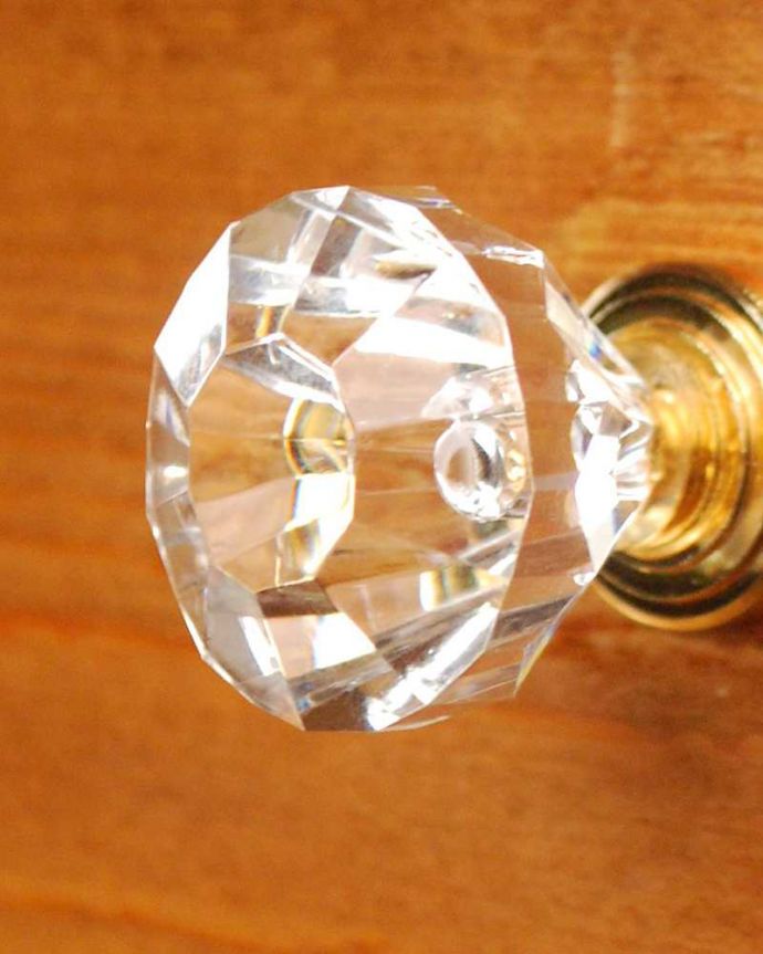 取っ手・ハンドル　住宅用パーツ　日使う持ち手をちょっとおしゃれに･･･真鍮×アクリルノブ（Ｍ）。キラッと輝くアクリル取っ手まるで宝石のような形が可愛いんです。(u-507-r)