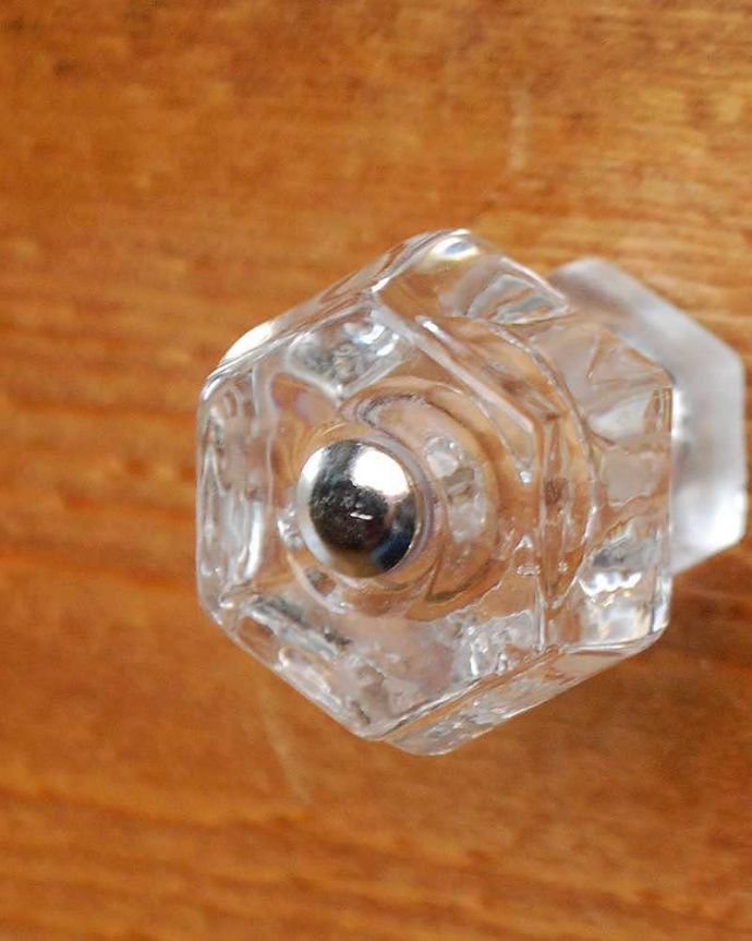 取っ手・ハンドル　住宅用パーツ　アンティーク風に仕上げたきらきら輝くガラス取っ手。キラッと輝くガラスの取っ手まるで宝石のような形が可愛いんです。(u-515)