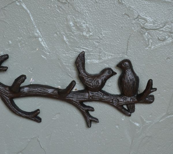 フック・フックボード　住宅用パーツ　アンティーク風アイアン製フック（birds on tree hook）BLACK。仲の良い2羽のコトリがさえずる、愛らしいデザインのフックです。(u-754)
