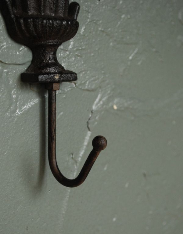 フック・フックボード　住宅用パーツ　アンティーク風アイアン製フック（ポット）B。鍵やタオル、バックから小物まで、色々かけられます。(u-774)