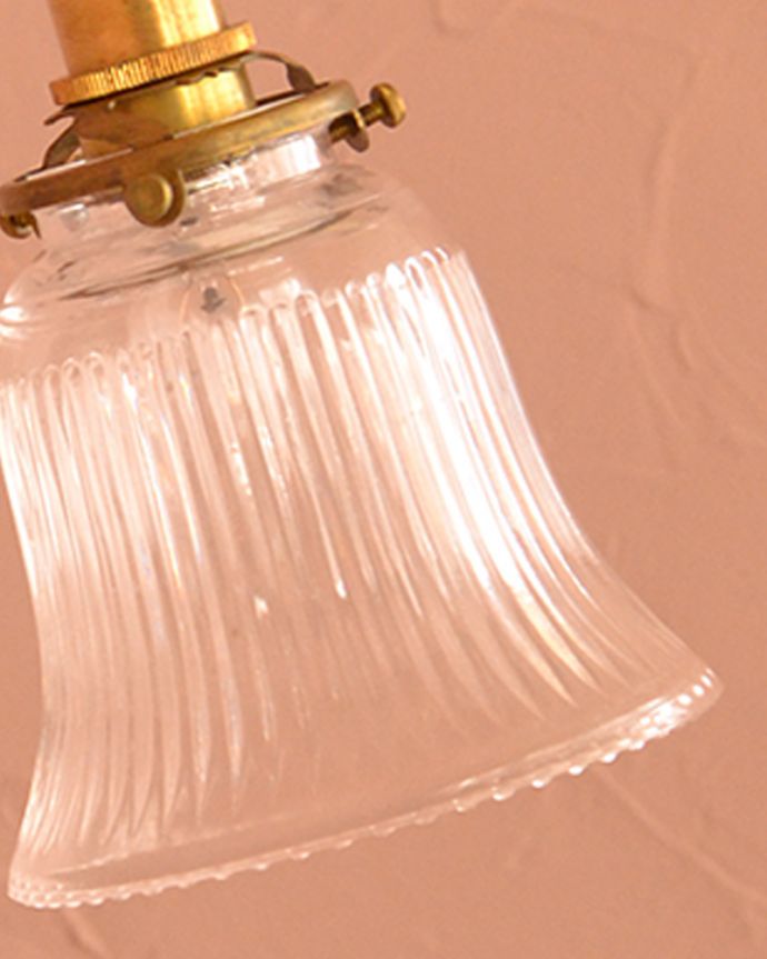 壁付けブラケット　照明・ライティング　陶器の土台が可愛いガラスのシェード付きアンティーク風ウォールブラケット（電球なし）。。(wr-035-a)