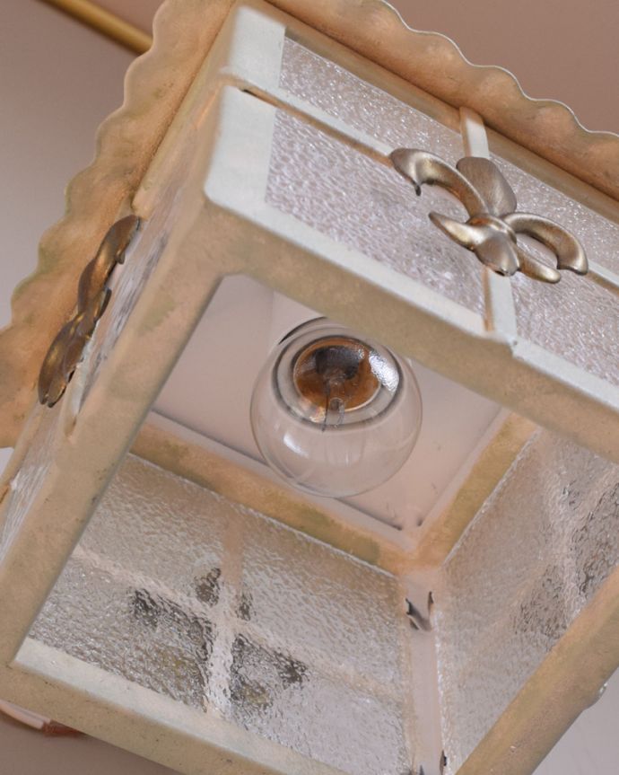 Handleオリジナル　照明・ライティング　オシャレに玄関を照らしてくれるHandleオリジナルのアンティーク風 外灯（E26球付）。LEDも使えます口金は日本球仕様のE26型、100Wまで対応しています。(wr-074-o-1)