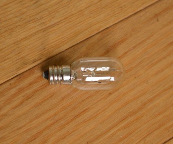 壁付けブラケット　照明・ライティング　アンティーク風エンジェルウォールブラケットランプ（ブラウン）（Ｅ12ナツメ球付）。電球は、国産球（E12型 ナツメ球・20Ｗ）タイプを配送時に1ヶお付けしております。(wr-081)