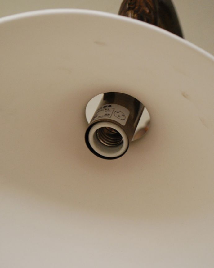壁付けブラケット　インテリア雑貨　蔦のモチーフが雰囲気たっぷりのボーンチャイナのウォールランプ（アンティーク色・電球なし）。（口径E17・60Ｗまで対応です）LEDも使えます。(wr-088)