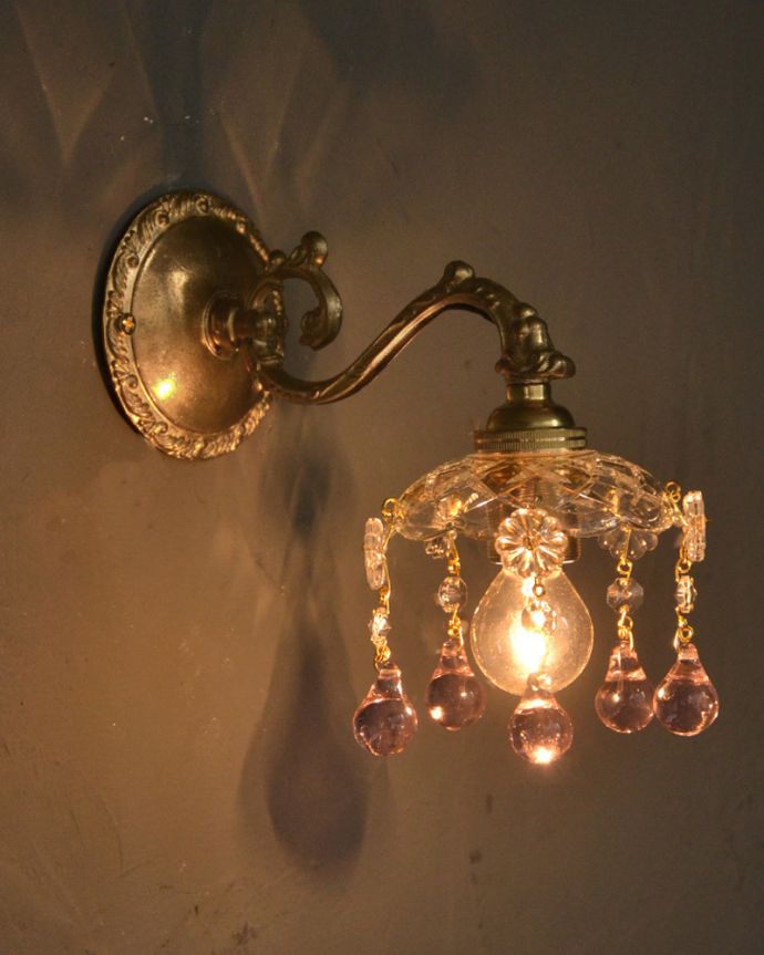 Handleオリジナル　照明・ライティング　Handleオリジナルガラス皿のウォールシャンデリアB（アンティーク色・丸球付・ギャラリーなし）。夜が楽しみになる壁からの灯り点灯した時に壁に映るドラマティックな光の陰影を楽しむことが出来ます。(wr-091a-o)